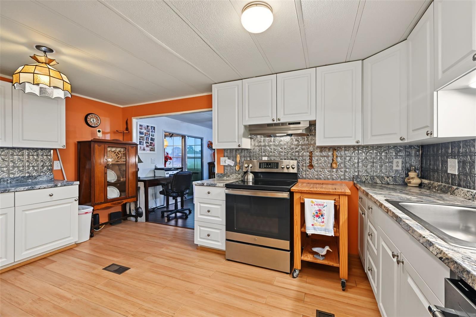 3207 BREWSTER DR