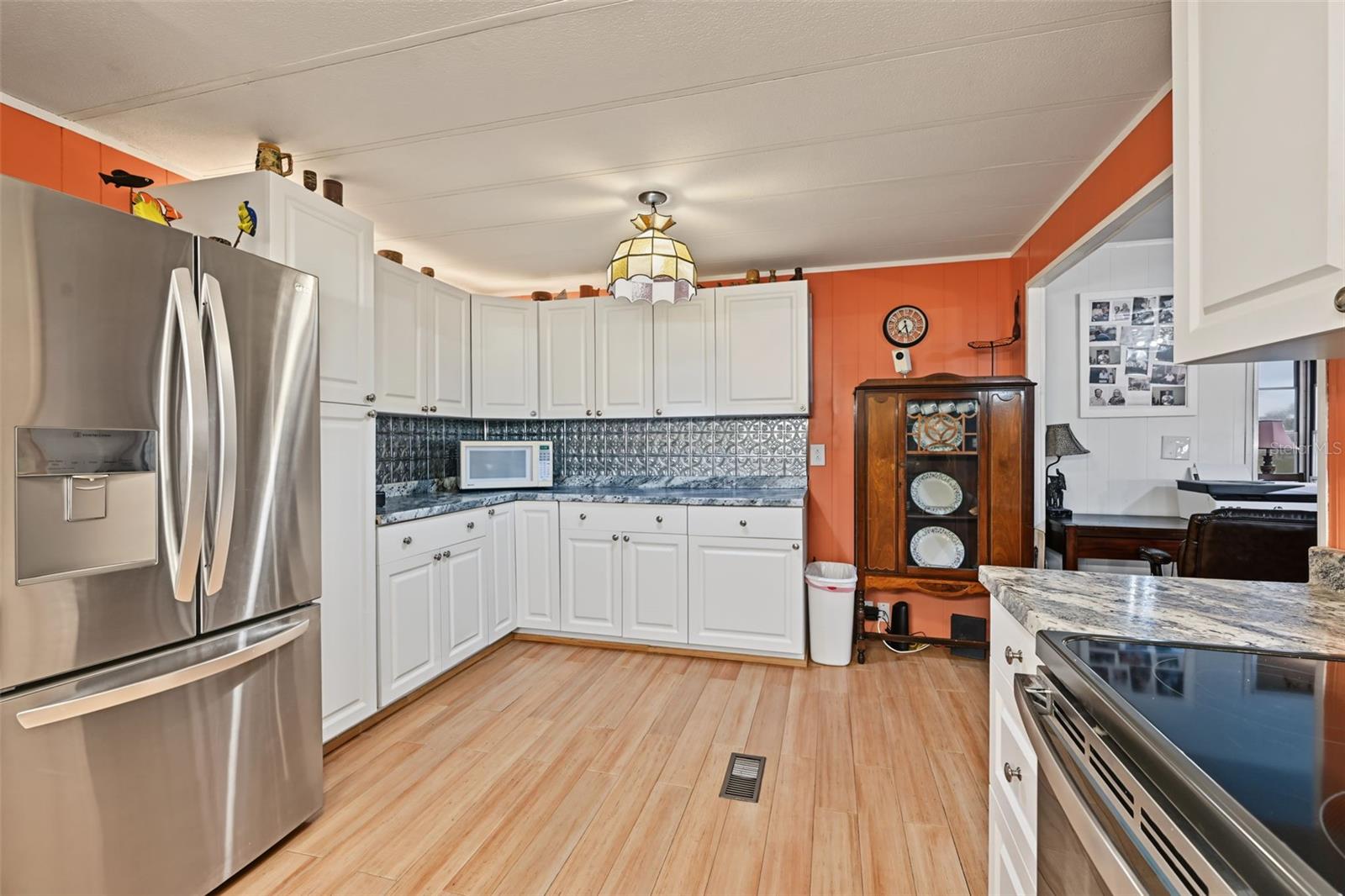 3207 BREWSTER DR