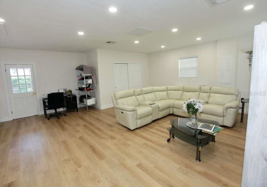 815 BISHOP PL