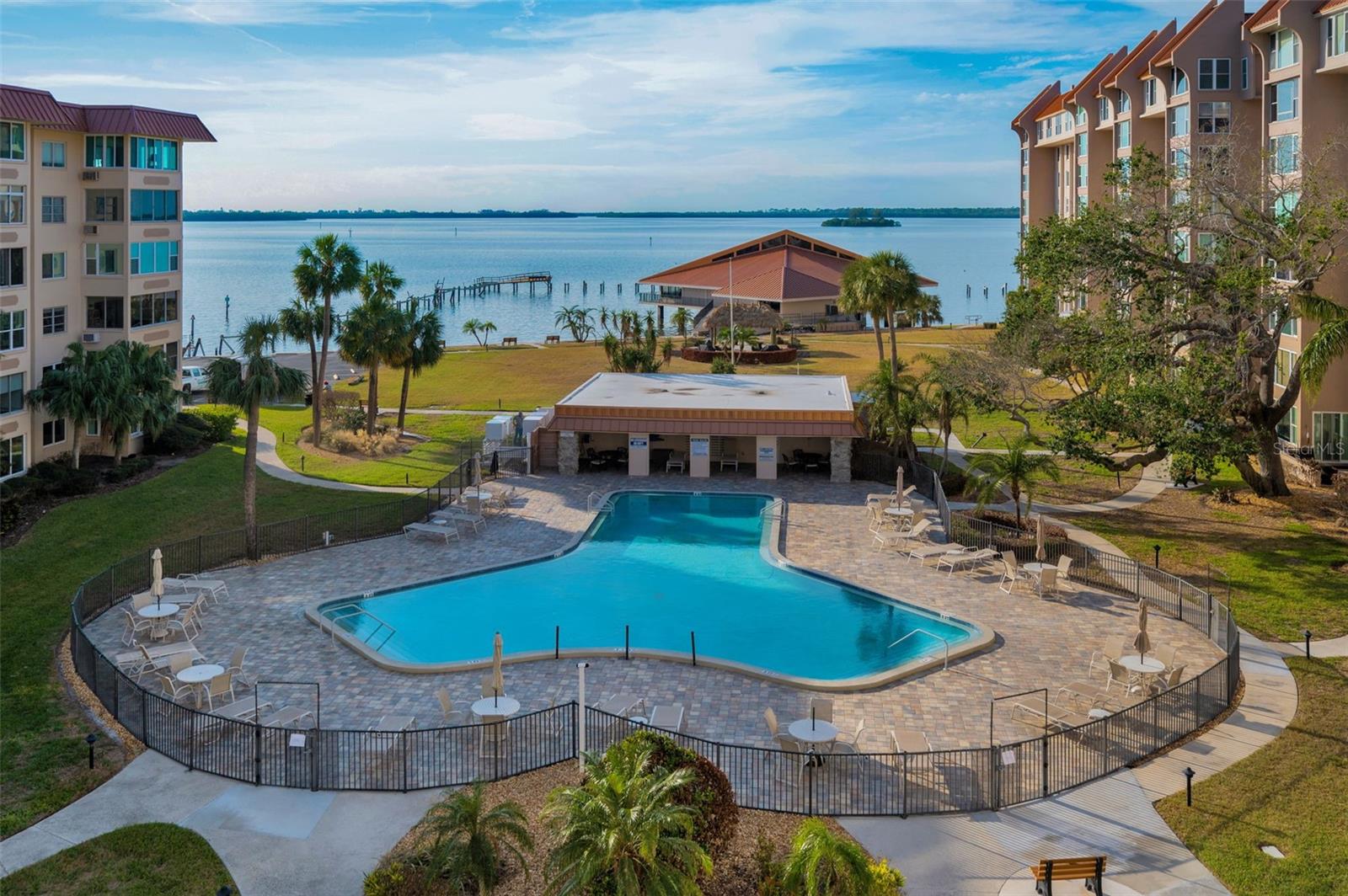 622 EDGEWATER DR #523