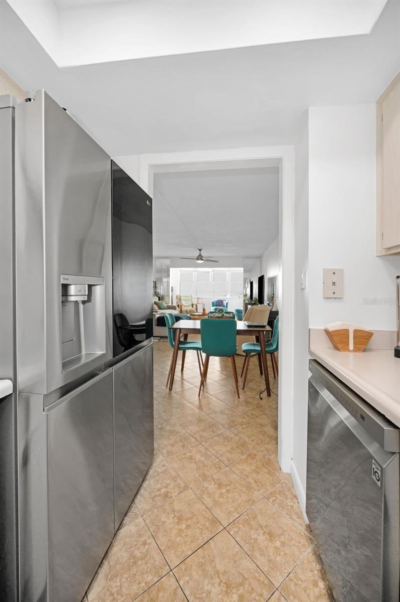 622 EDGEWATER DR #523