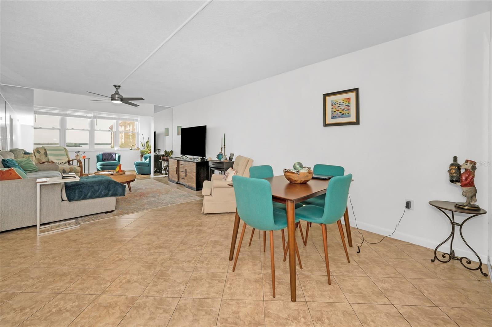 622 EDGEWATER DR #523
