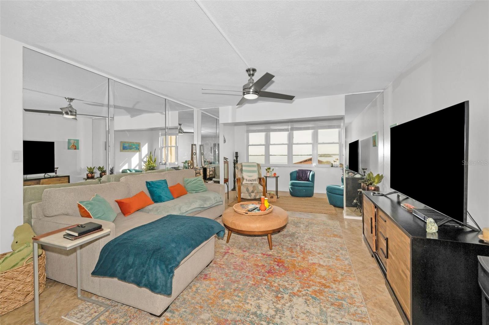 622 EDGEWATER DR #523