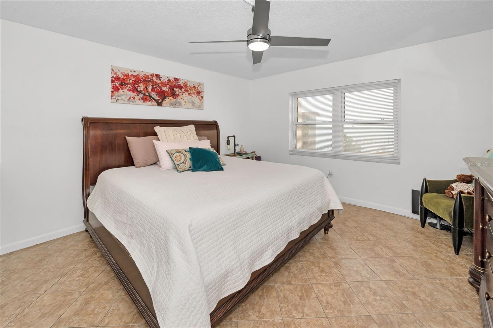 622 EDGEWATER DR #523
