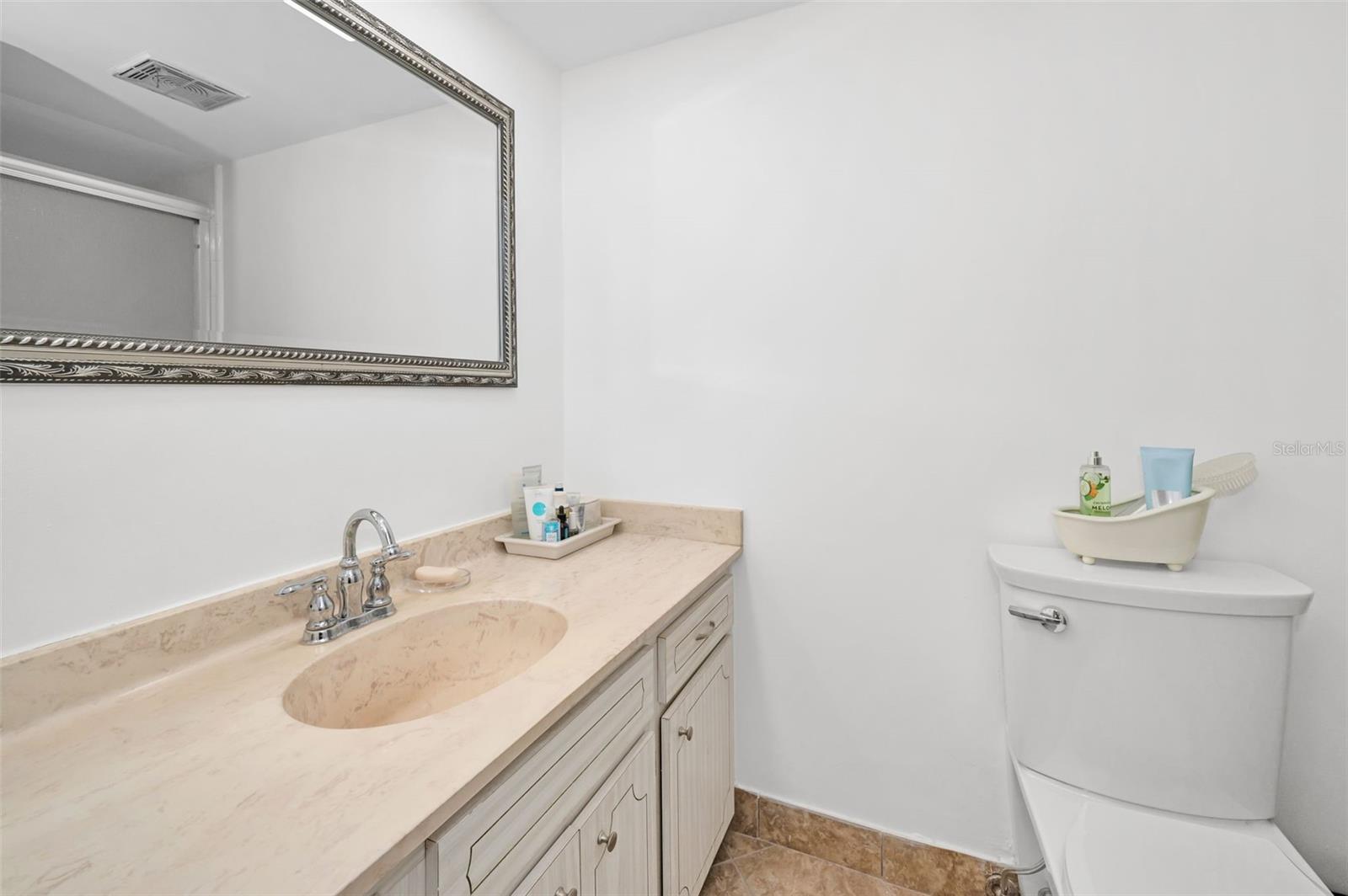 622 EDGEWATER DR #523