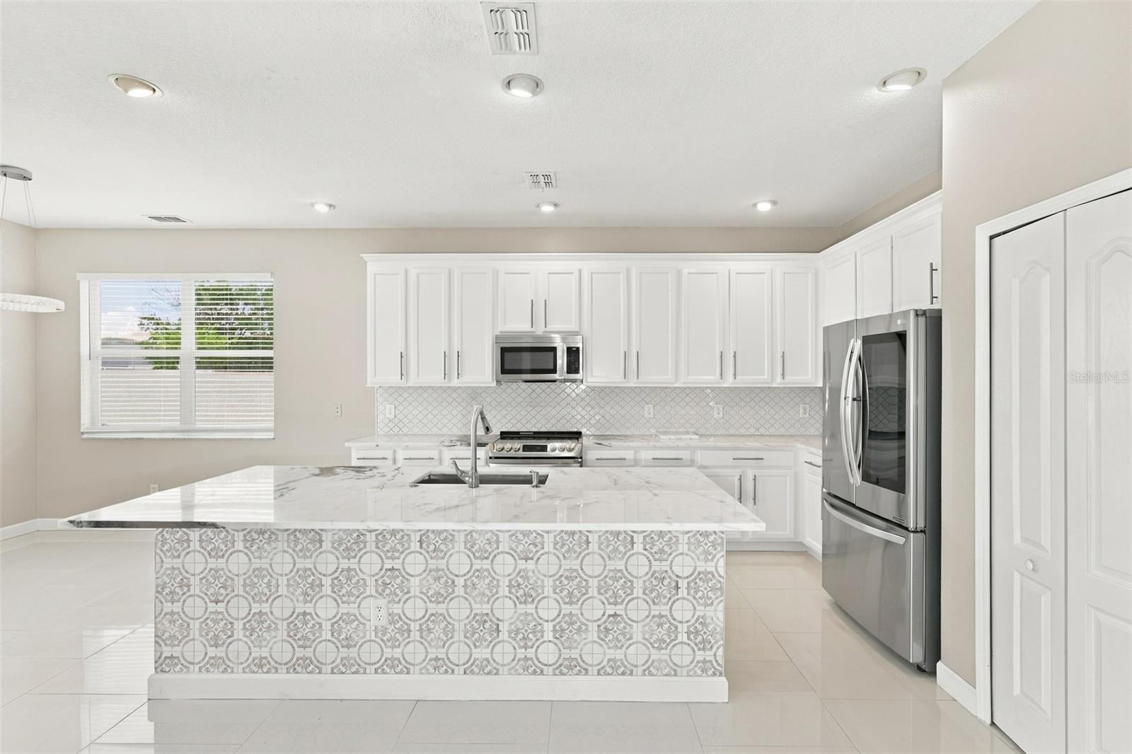 1028 APPIAN PL