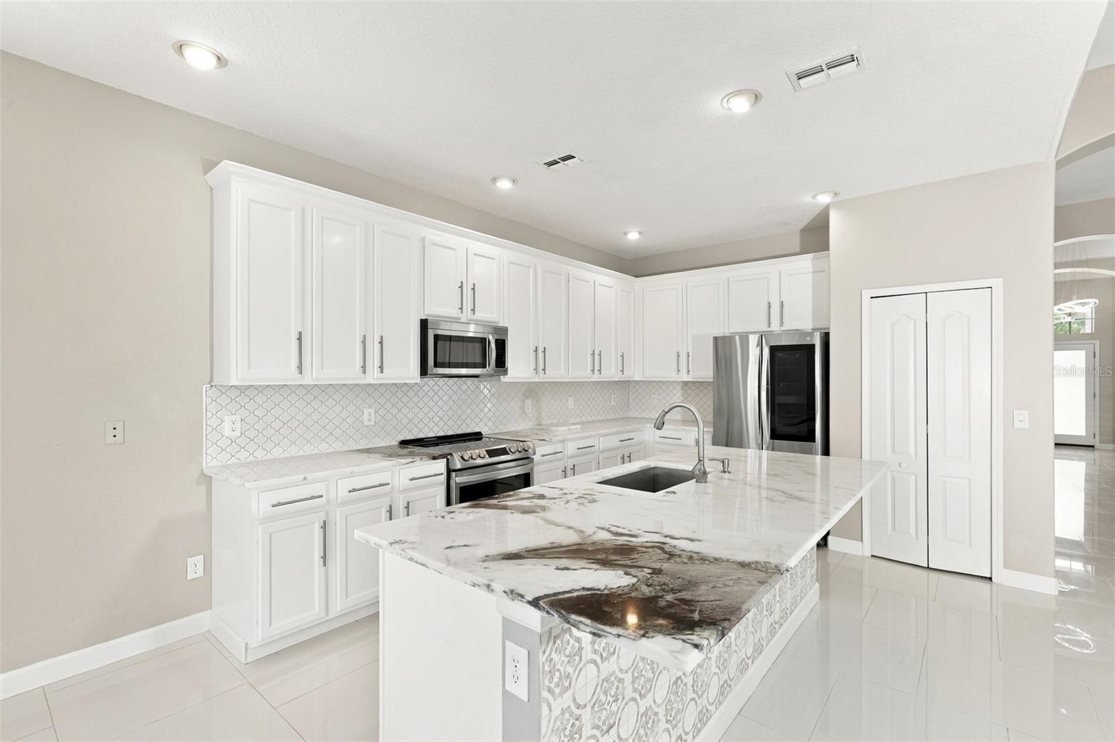 1028 APPIAN PL