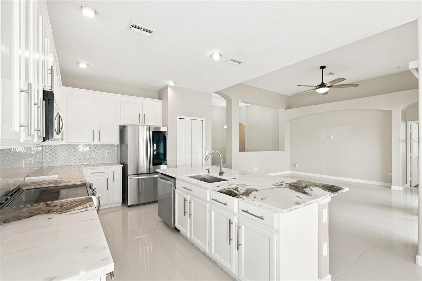 1028 APPIAN PL