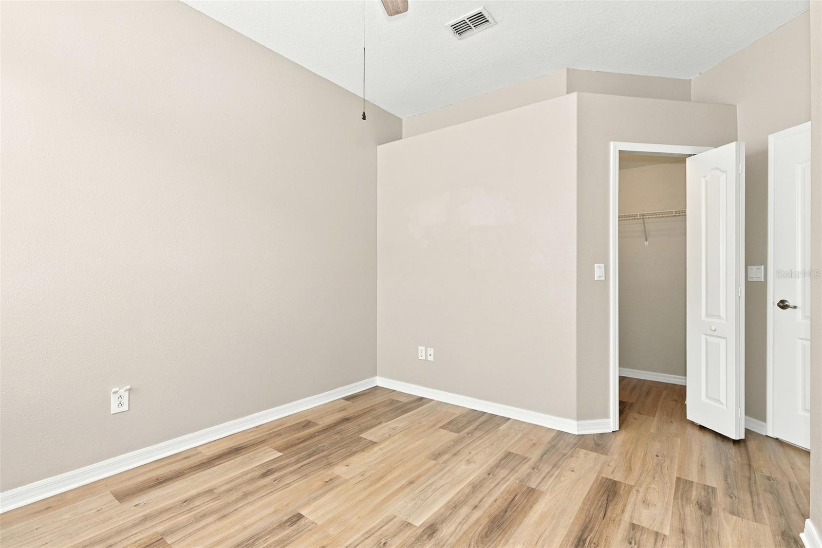 1028 APPIAN PL