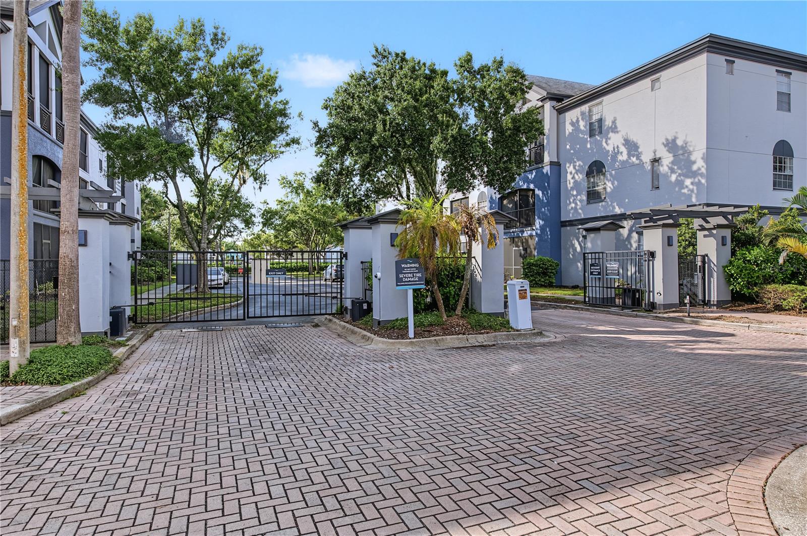 4006 CARROLLWOOD PALM CT