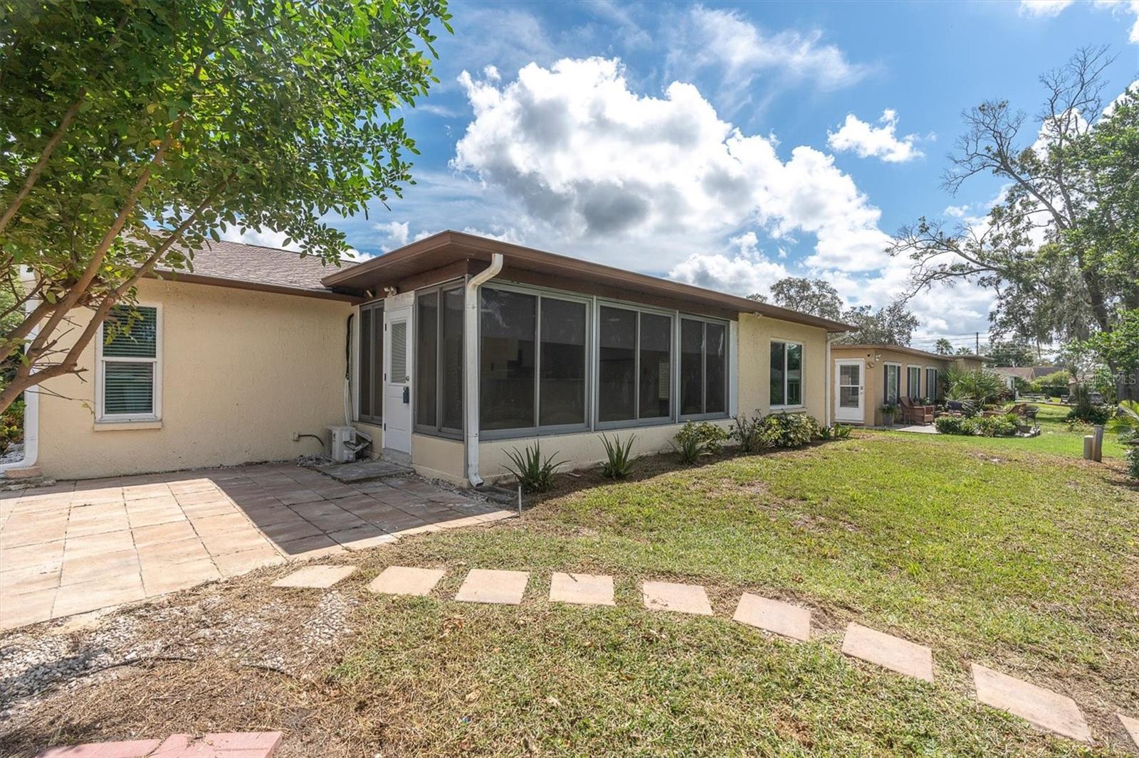 10531 MEADOW HILL DR