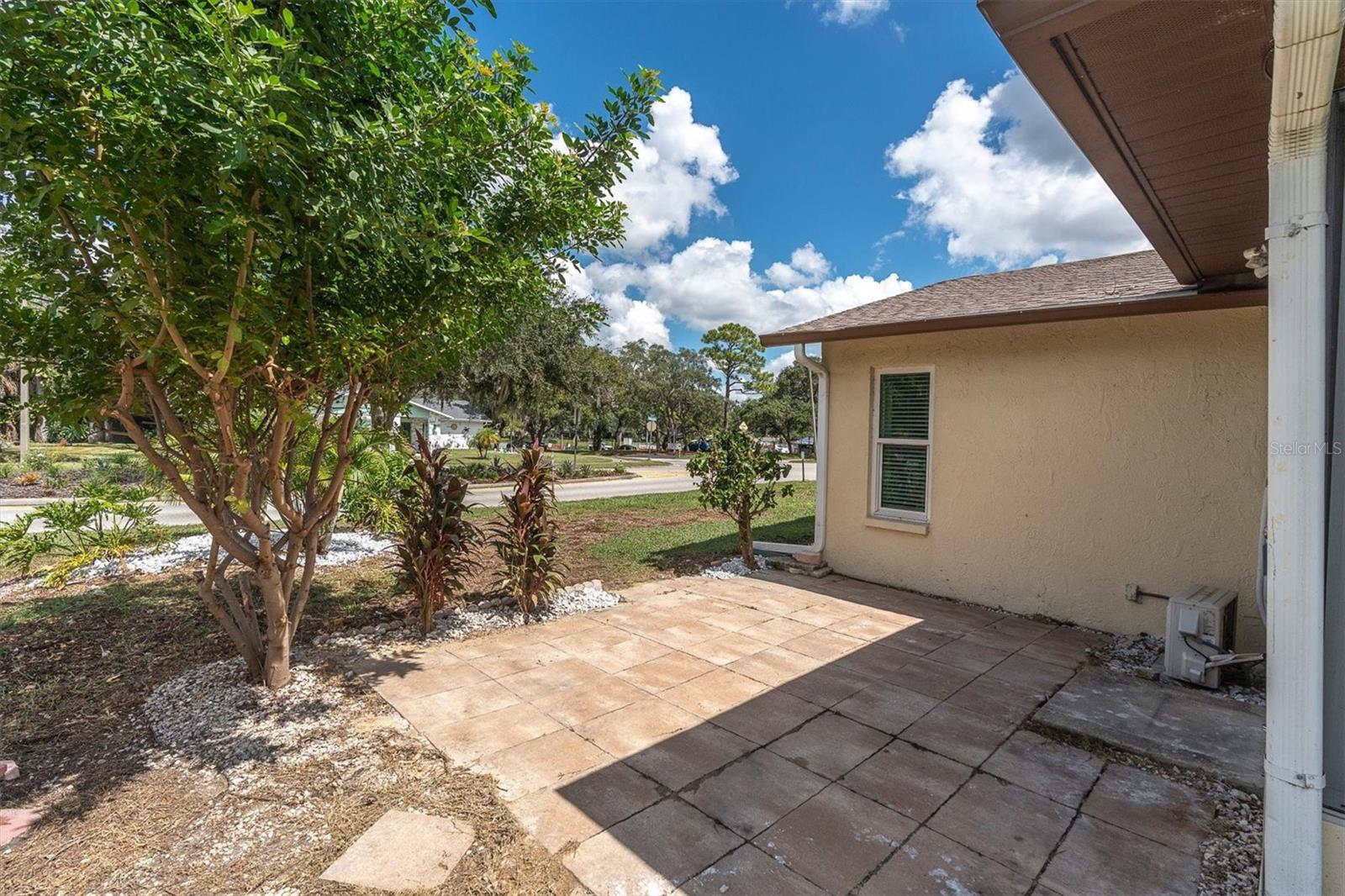 10531 MEADOW HILL DR