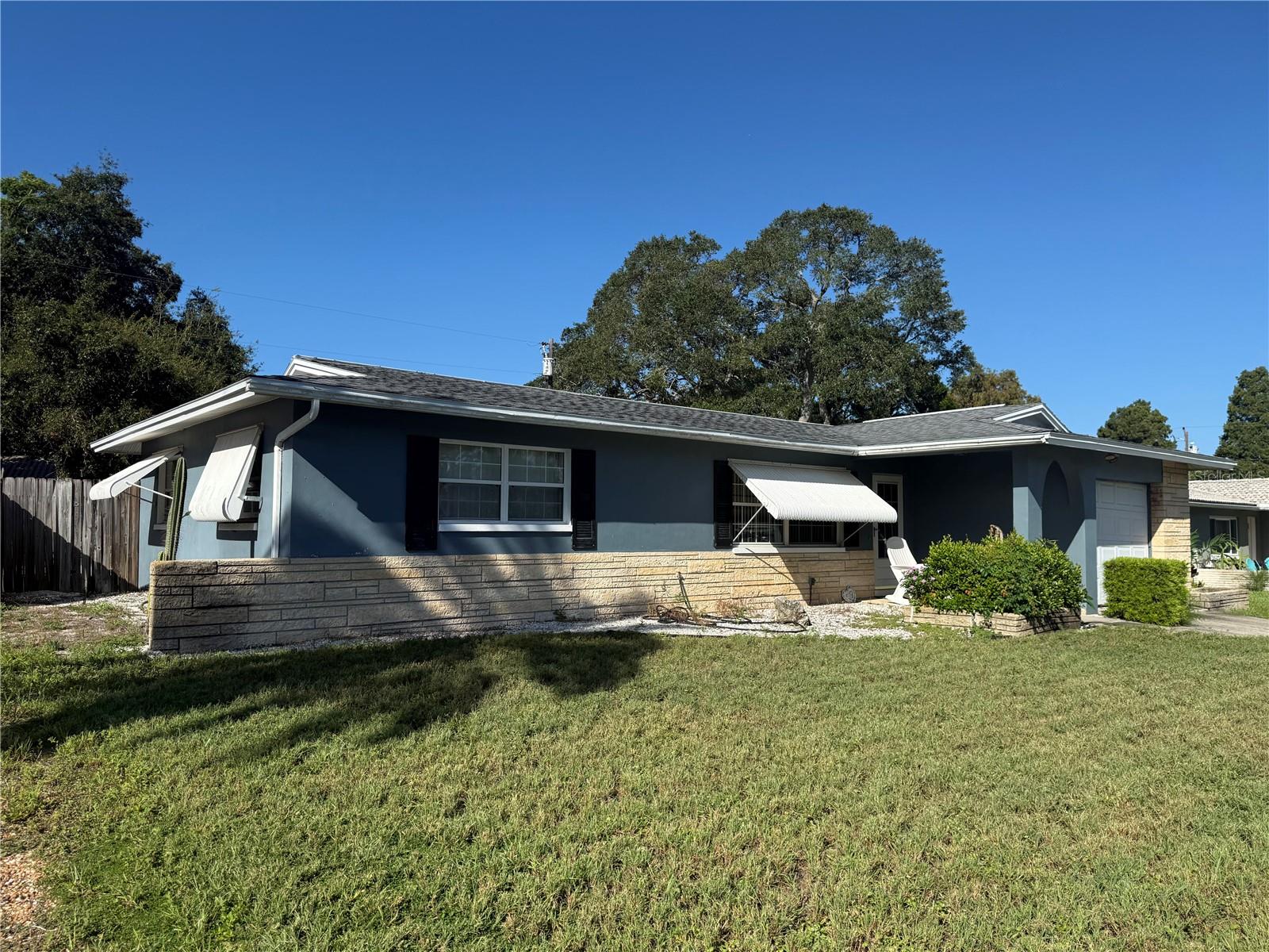 568 HILLCREST DR