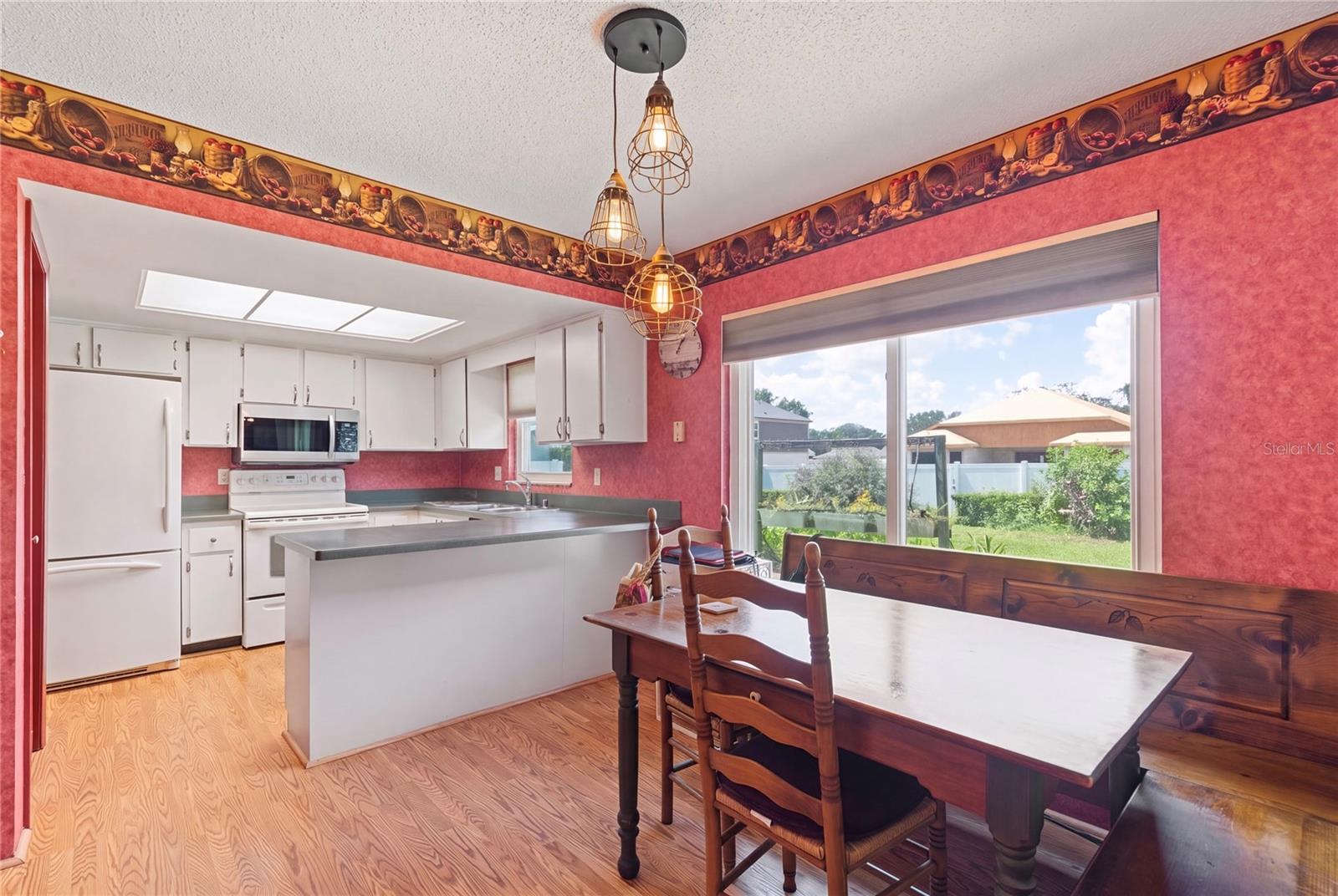 1105 LENNA AVE