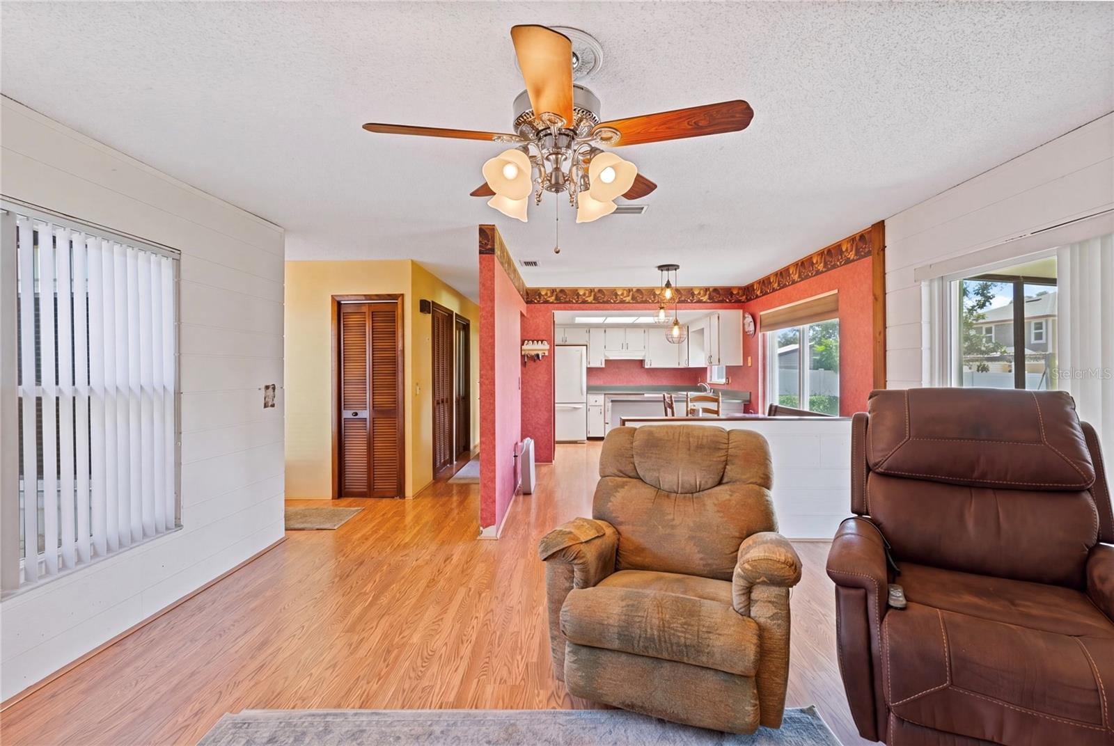 1105 LENNA AVE