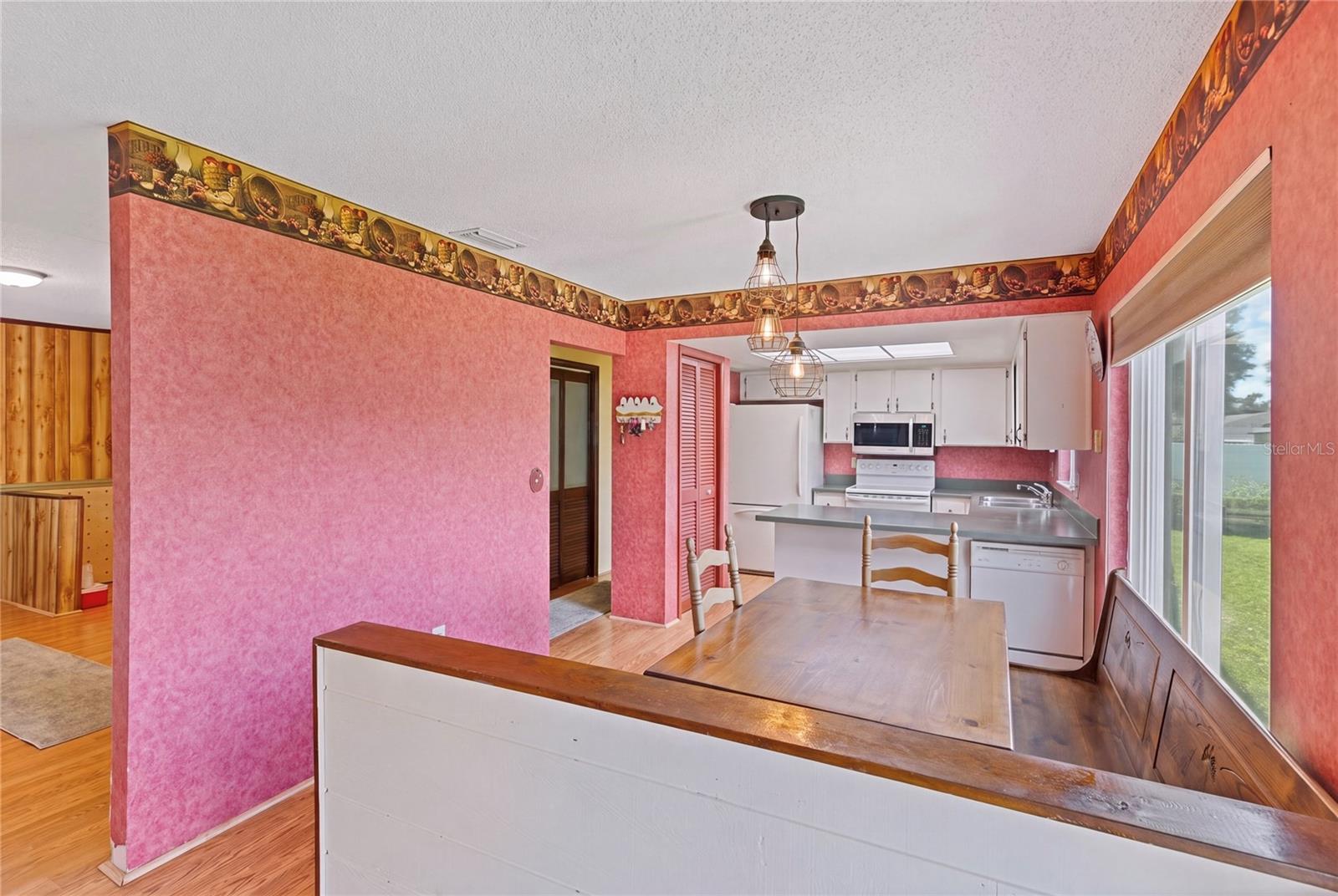 1105 LENNA AVE