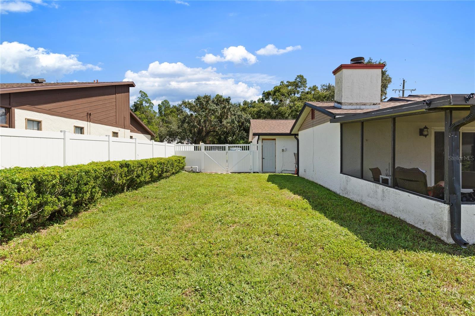 1105 LENNA AVE