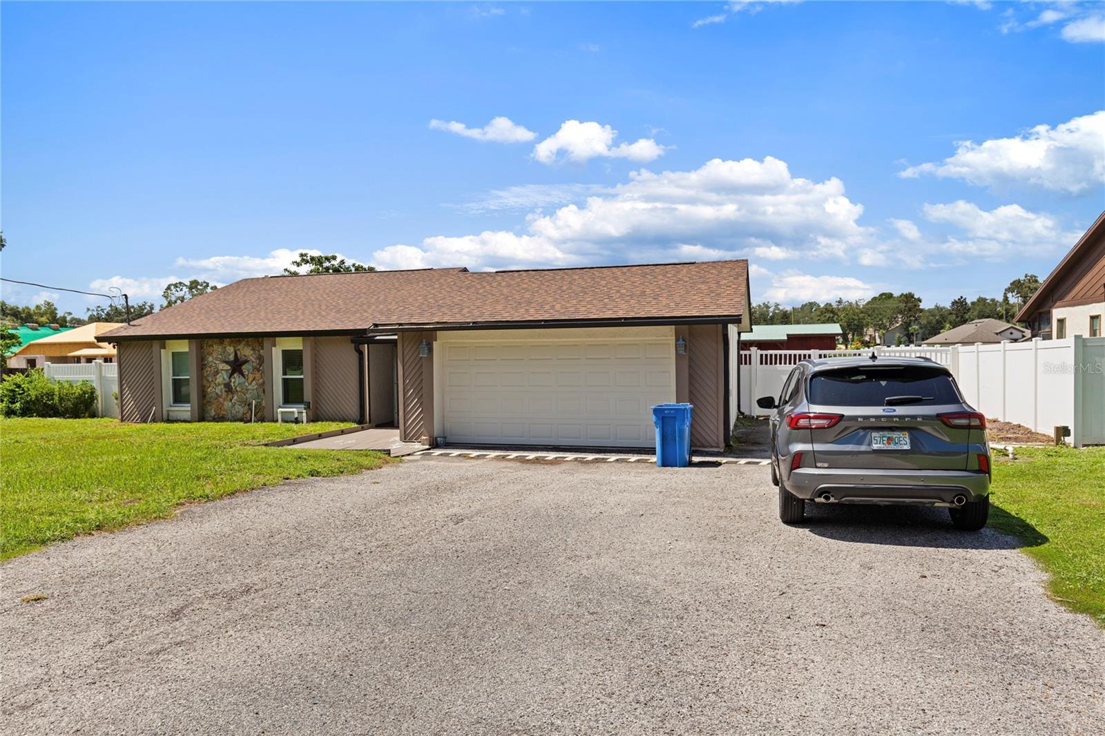 1105 LENNA AVE