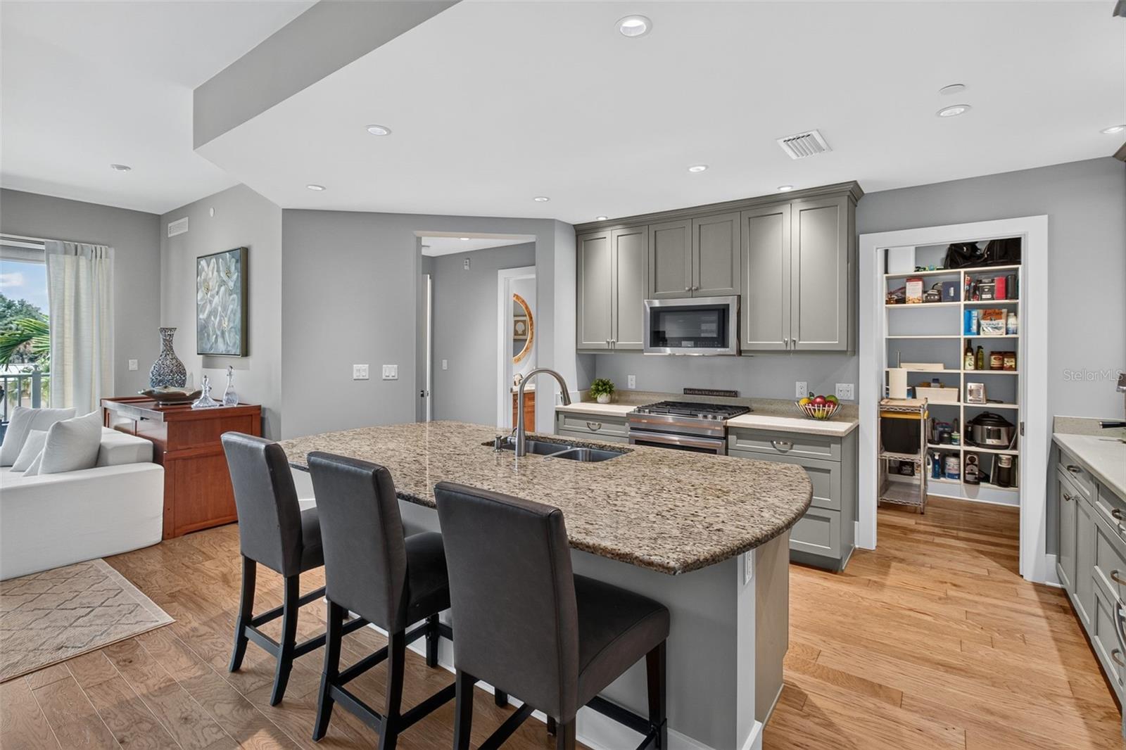 200 MAIN ST #202