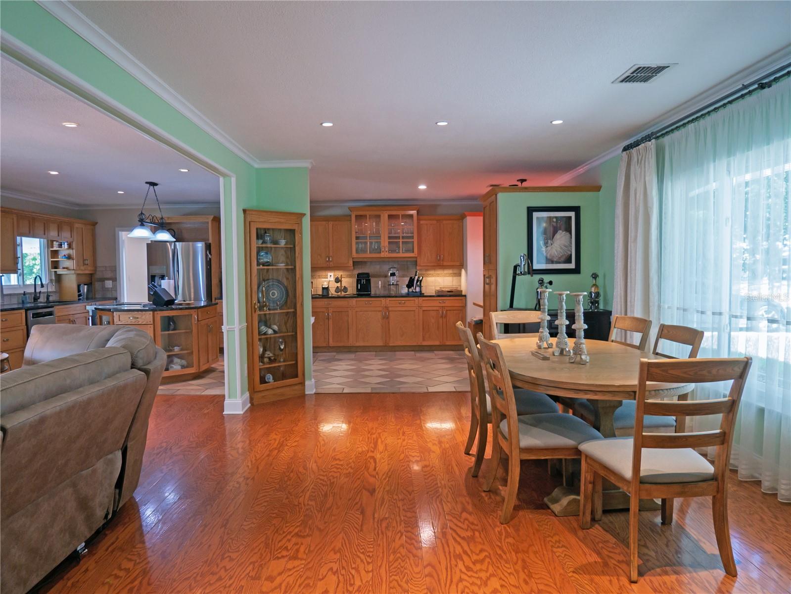 615 VALLE VISTA DR