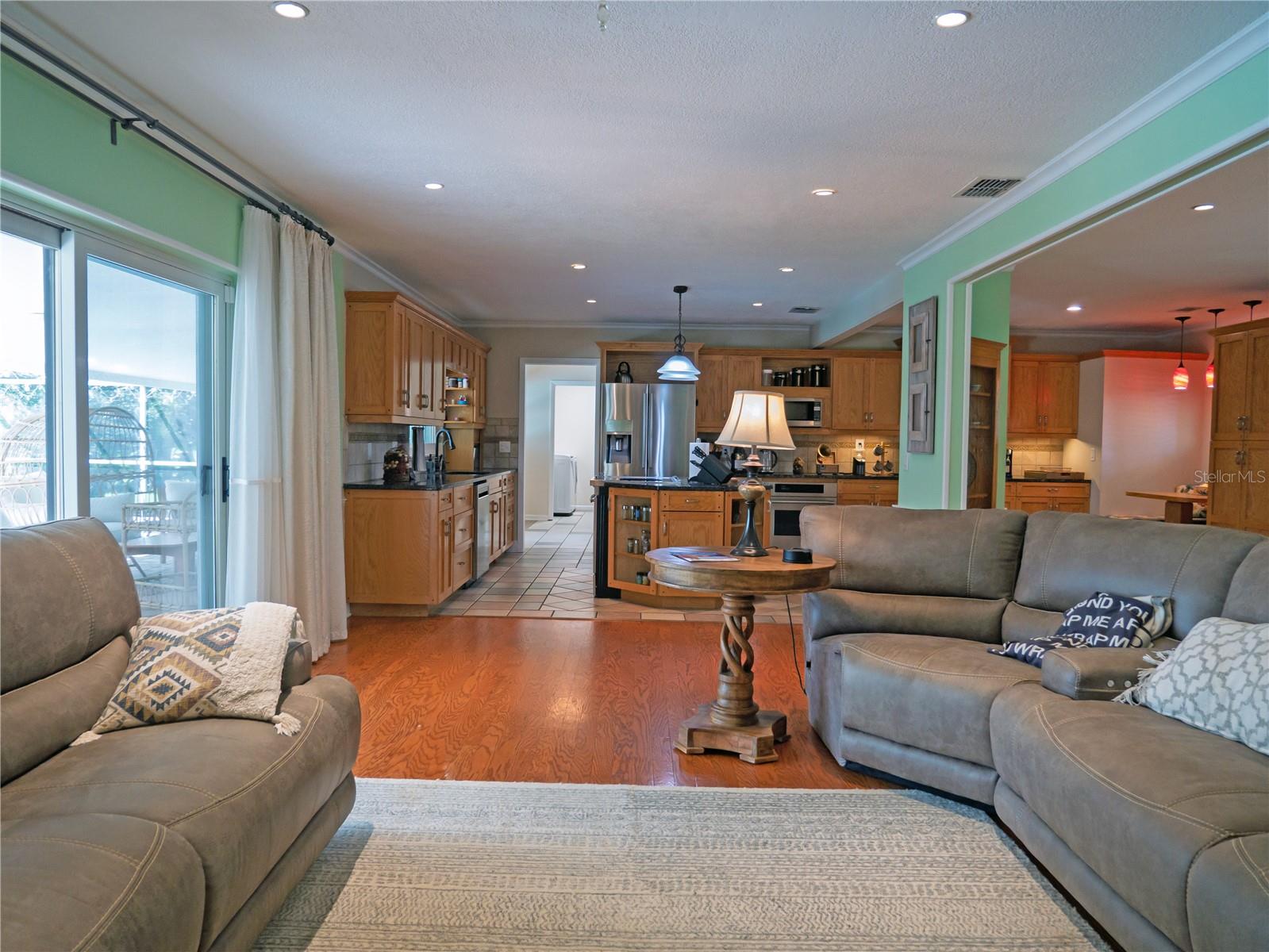 615 VALLE VISTA DR