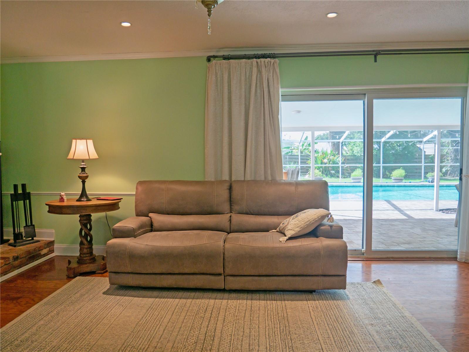 615 VALLE VISTA DR