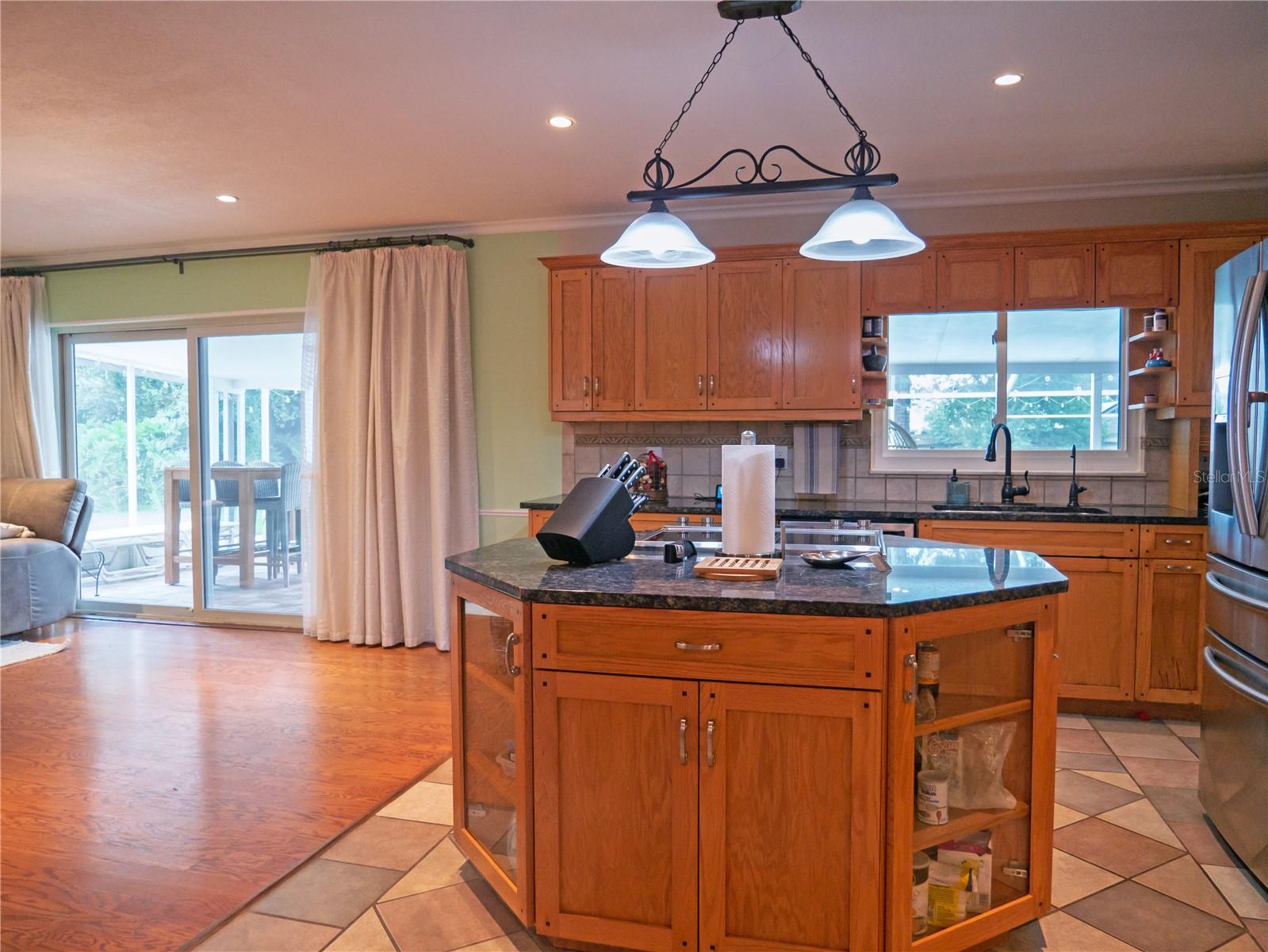 615 VALLE VISTA DR