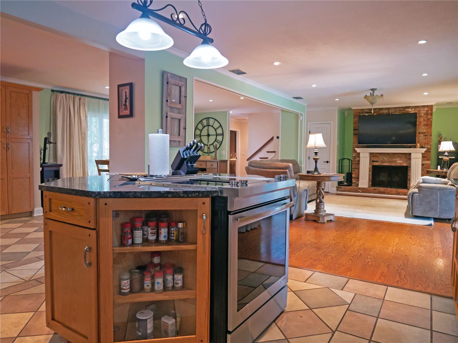 615 VALLE VISTA DR