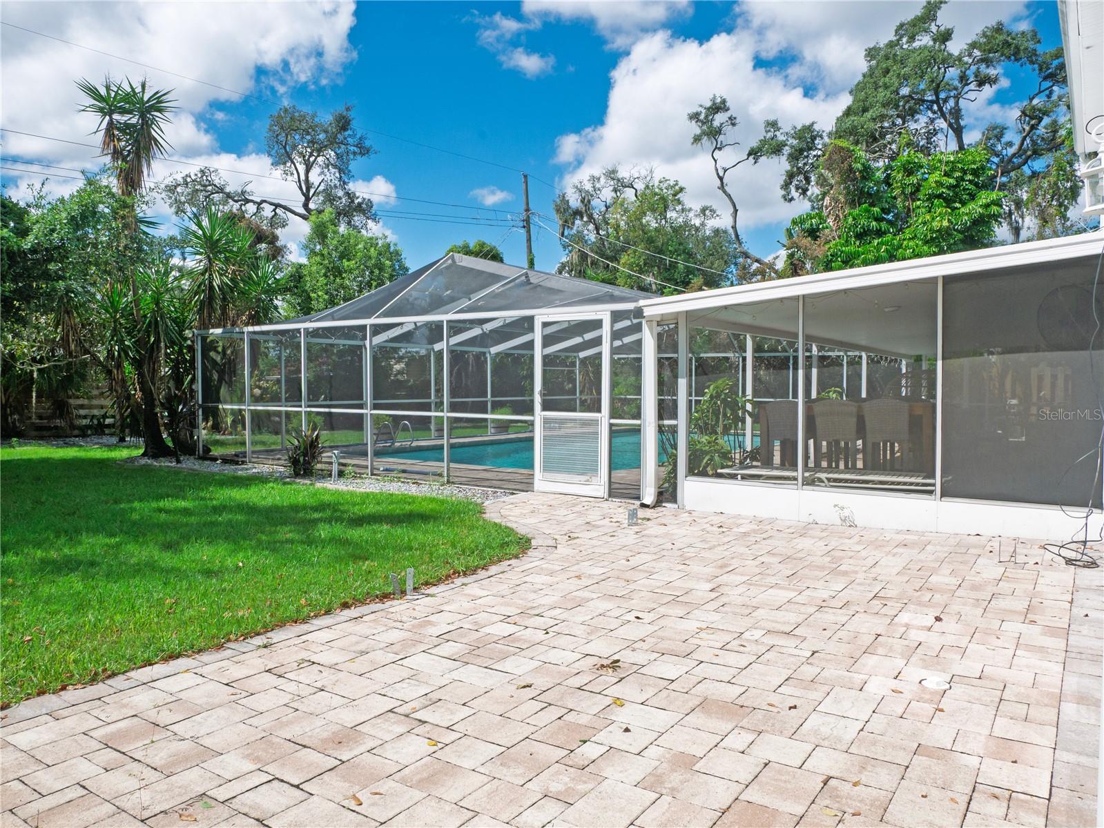 615 VALLE VISTA DR