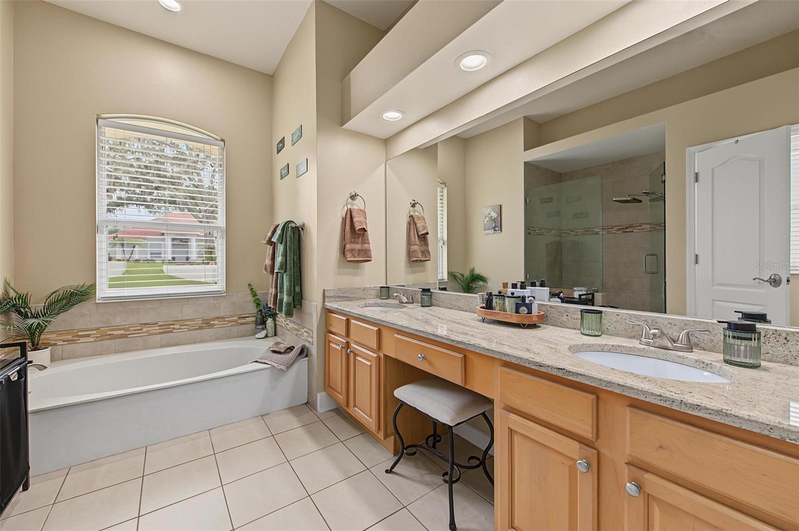 5109 SYLVAN OAKS DR