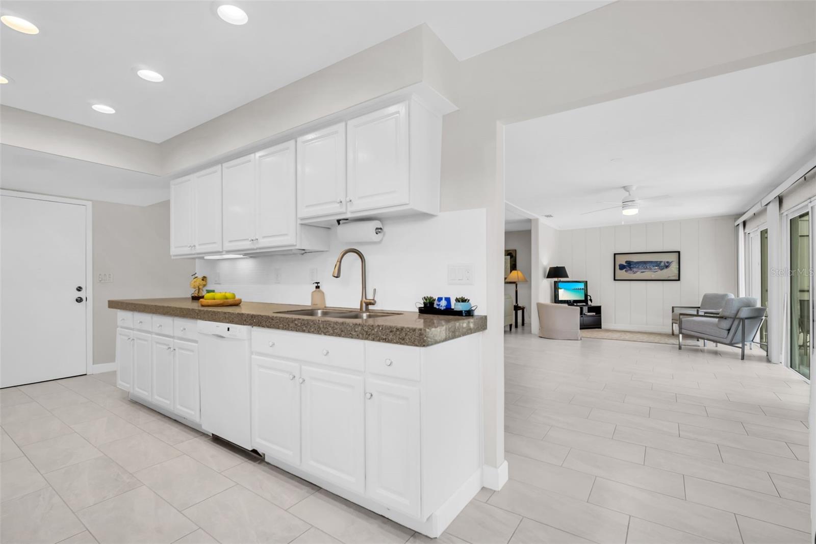 1309 GILLESPIE DR