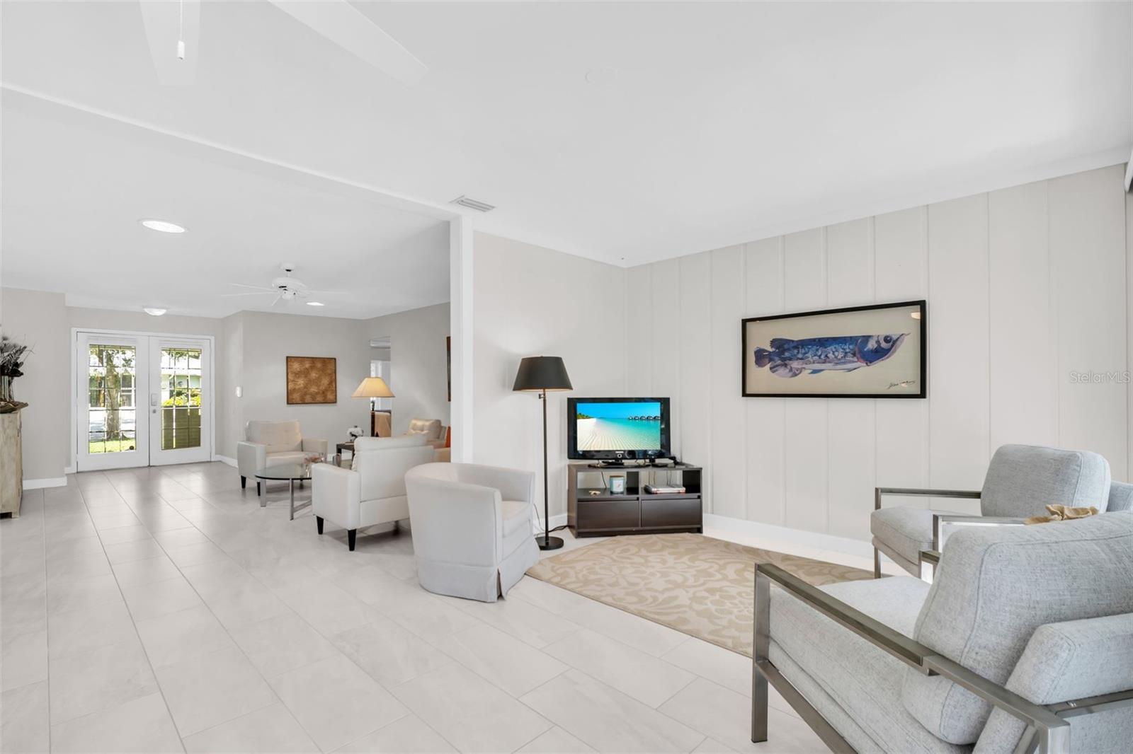 1309 GILLESPIE DR