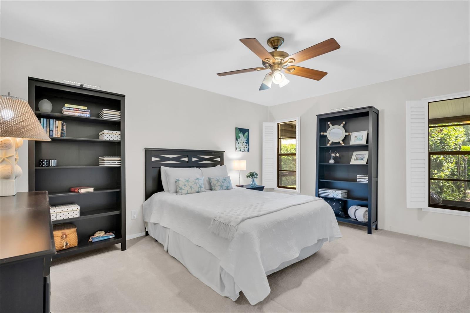 1309 GILLESPIE DR