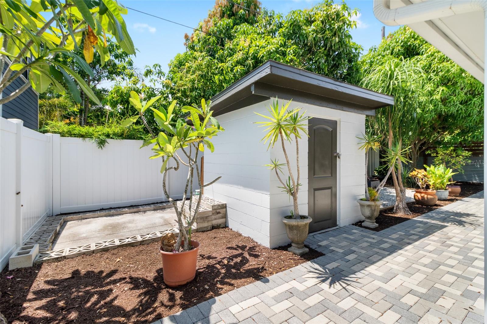 3004 W BAY VILLA AVE