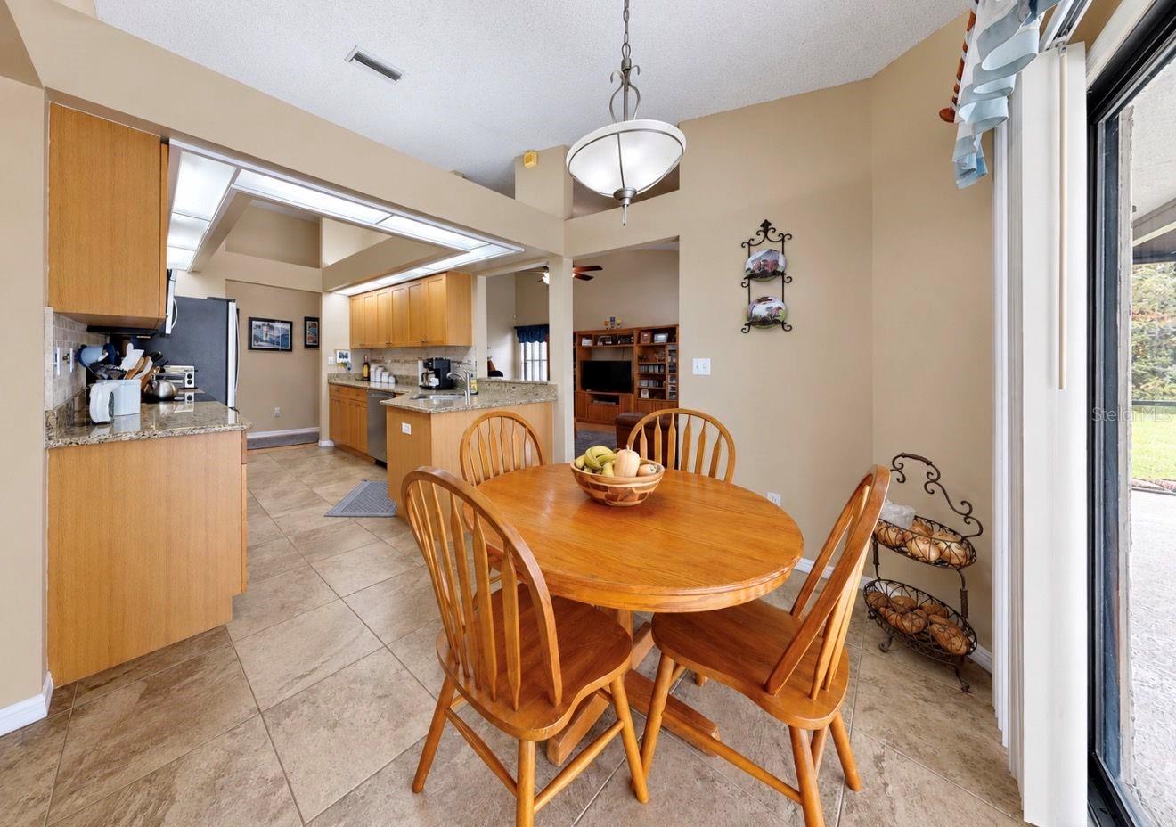 2216 LAKE BAY WAY