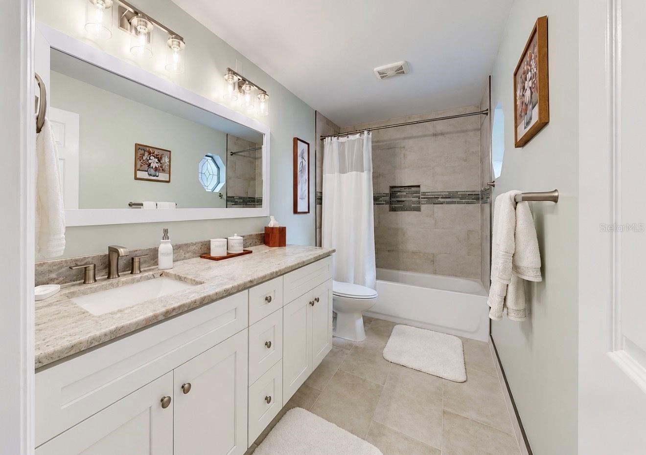2216 LAKE BAY WAY