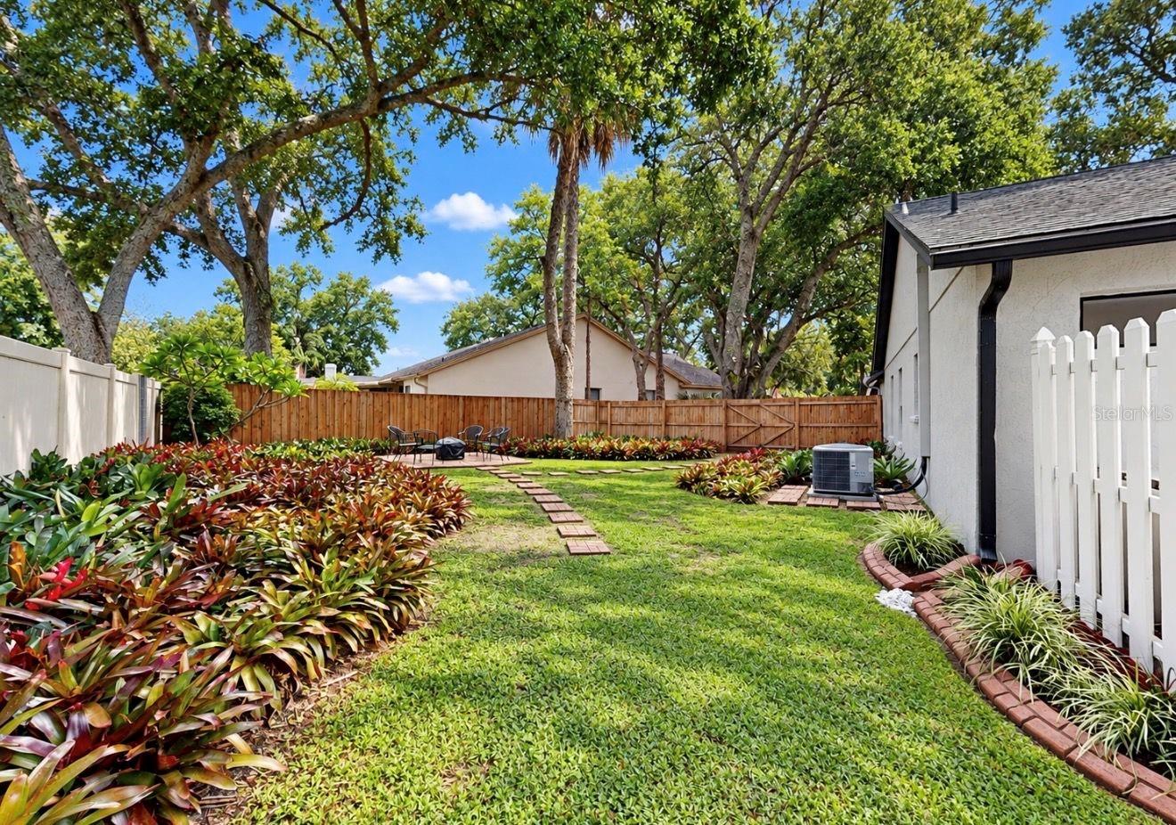 2216 LAKE BAY WAY