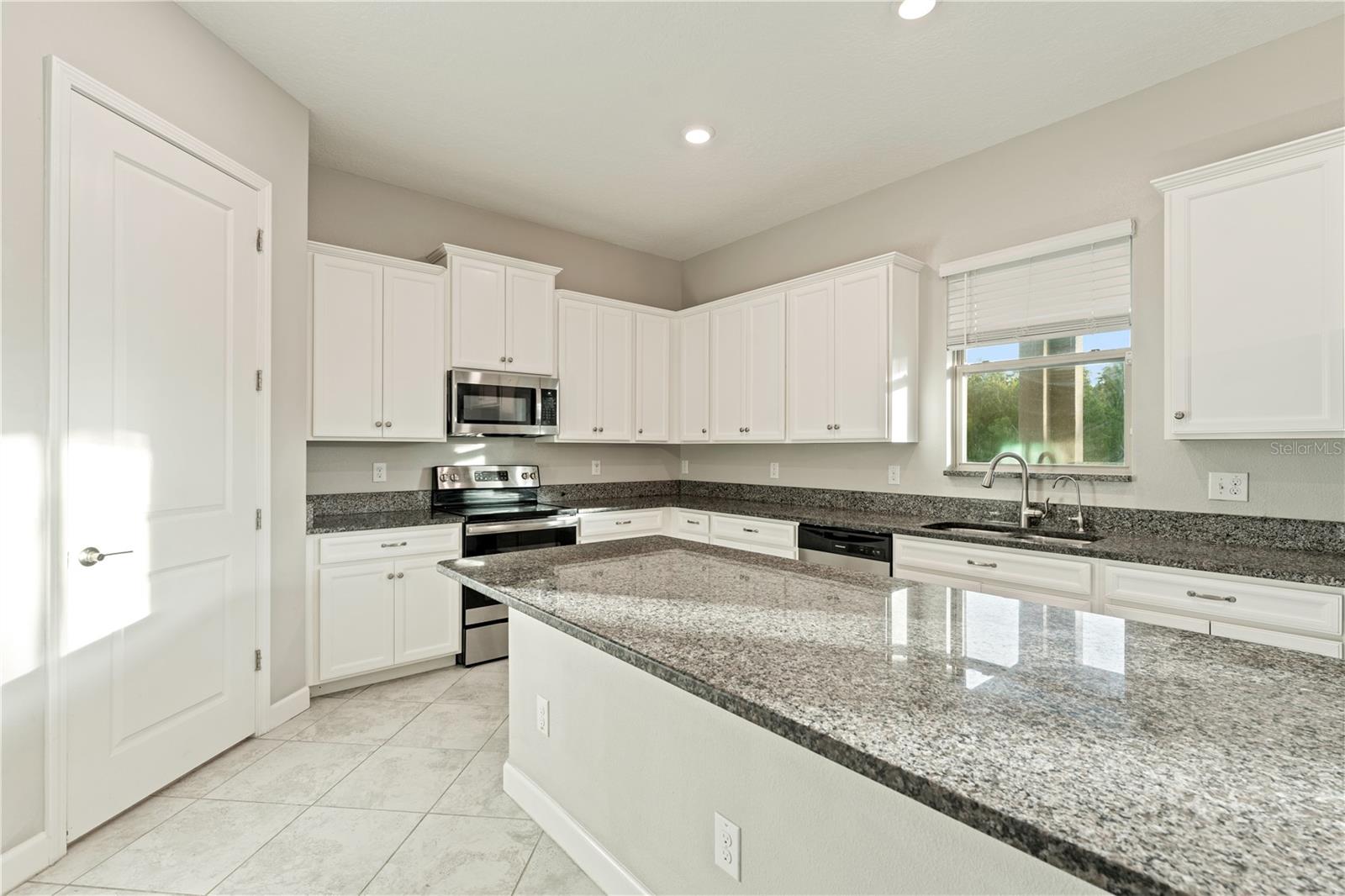 3123 HILLIARD DR