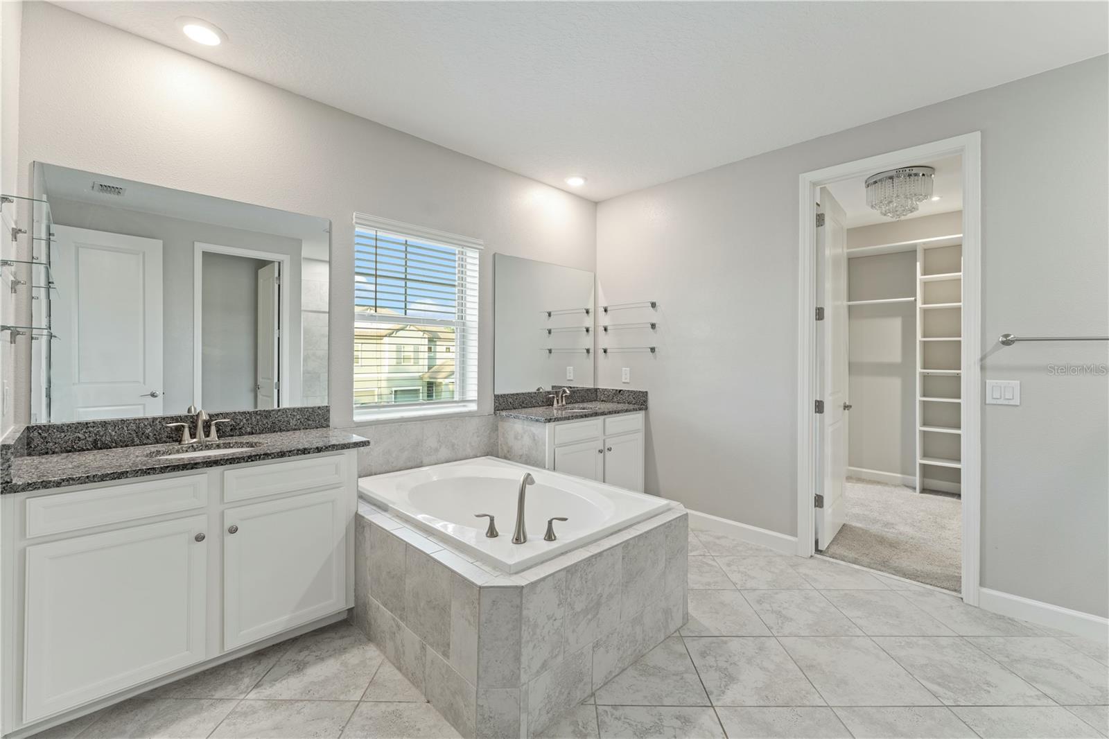 3123 HILLIARD DR