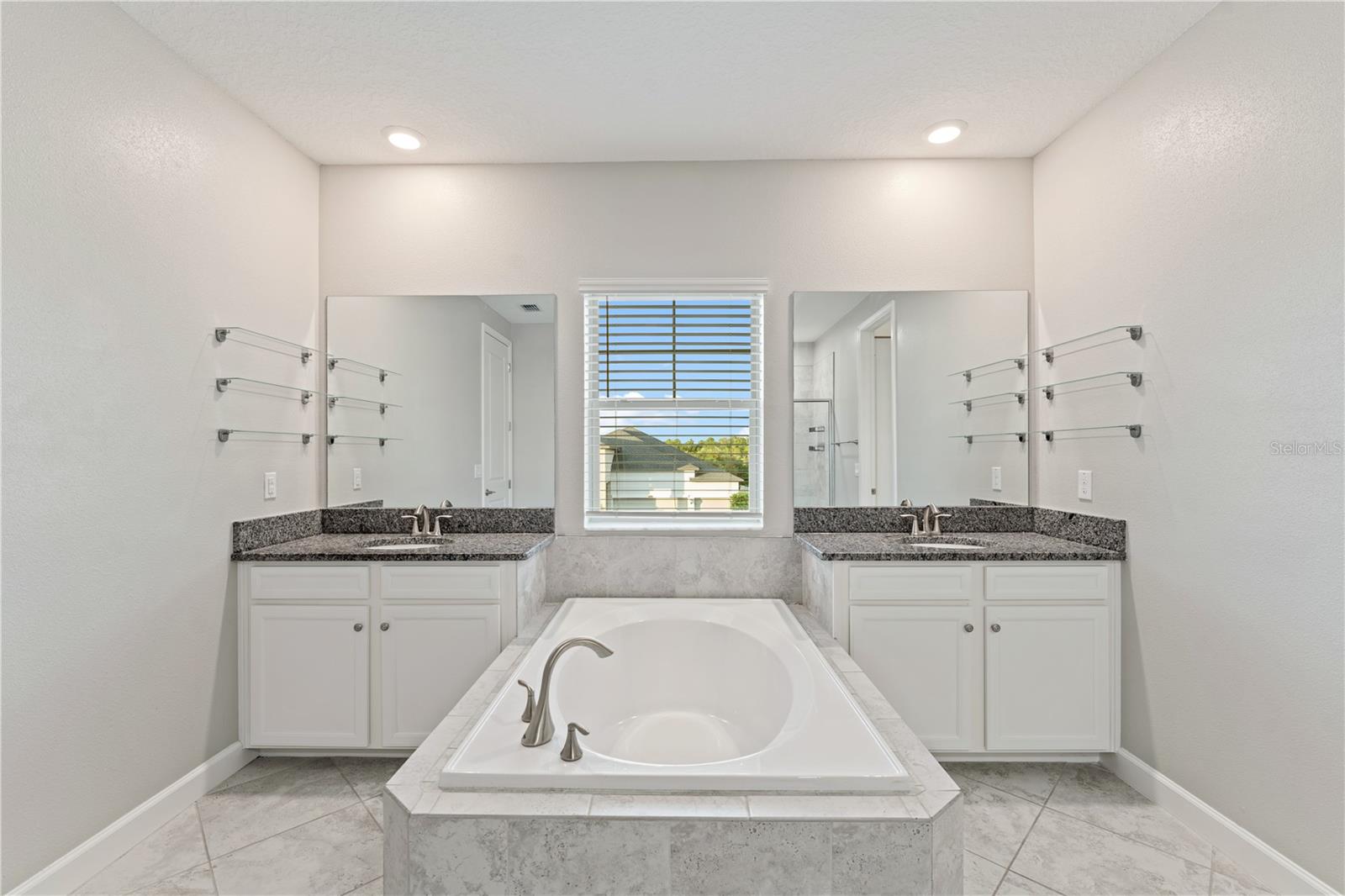 3123 HILLIARD DR