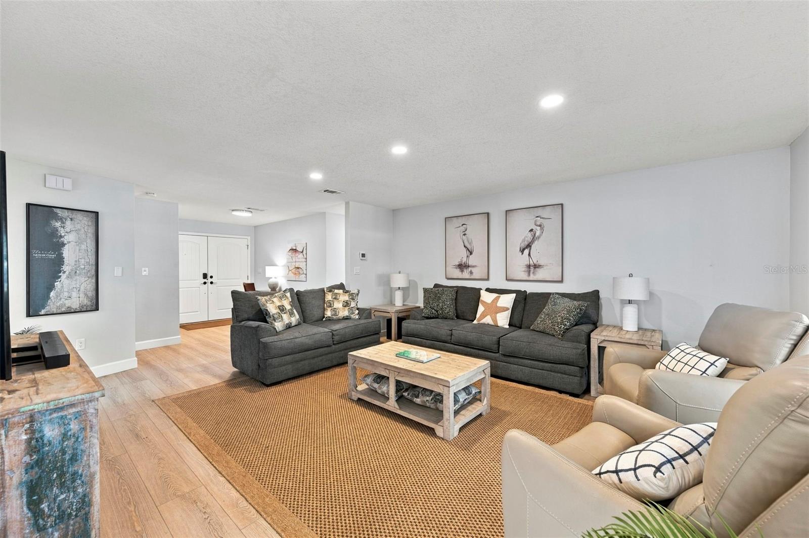 6027 BEVERLY DR
