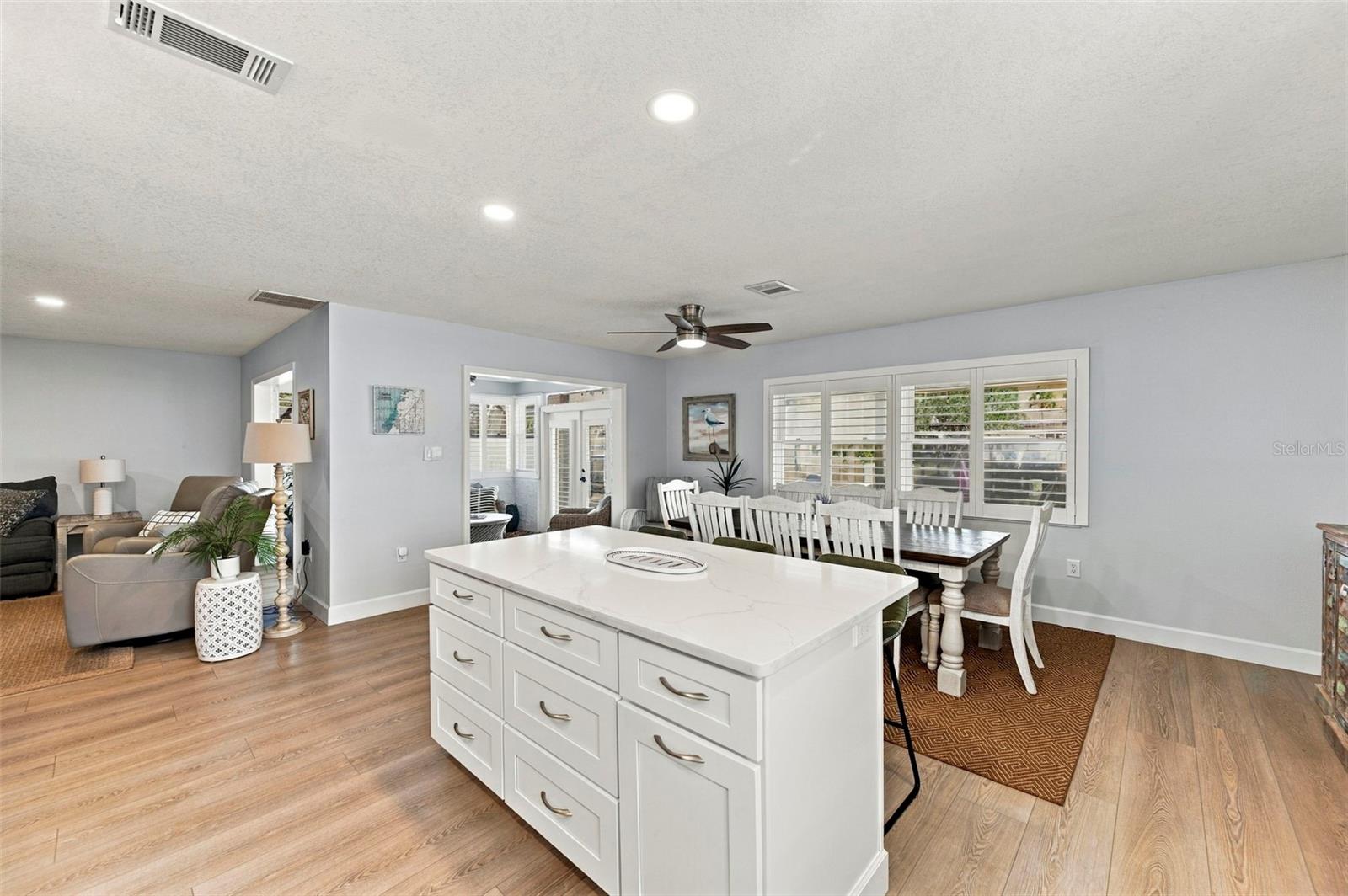6027 BEVERLY DR