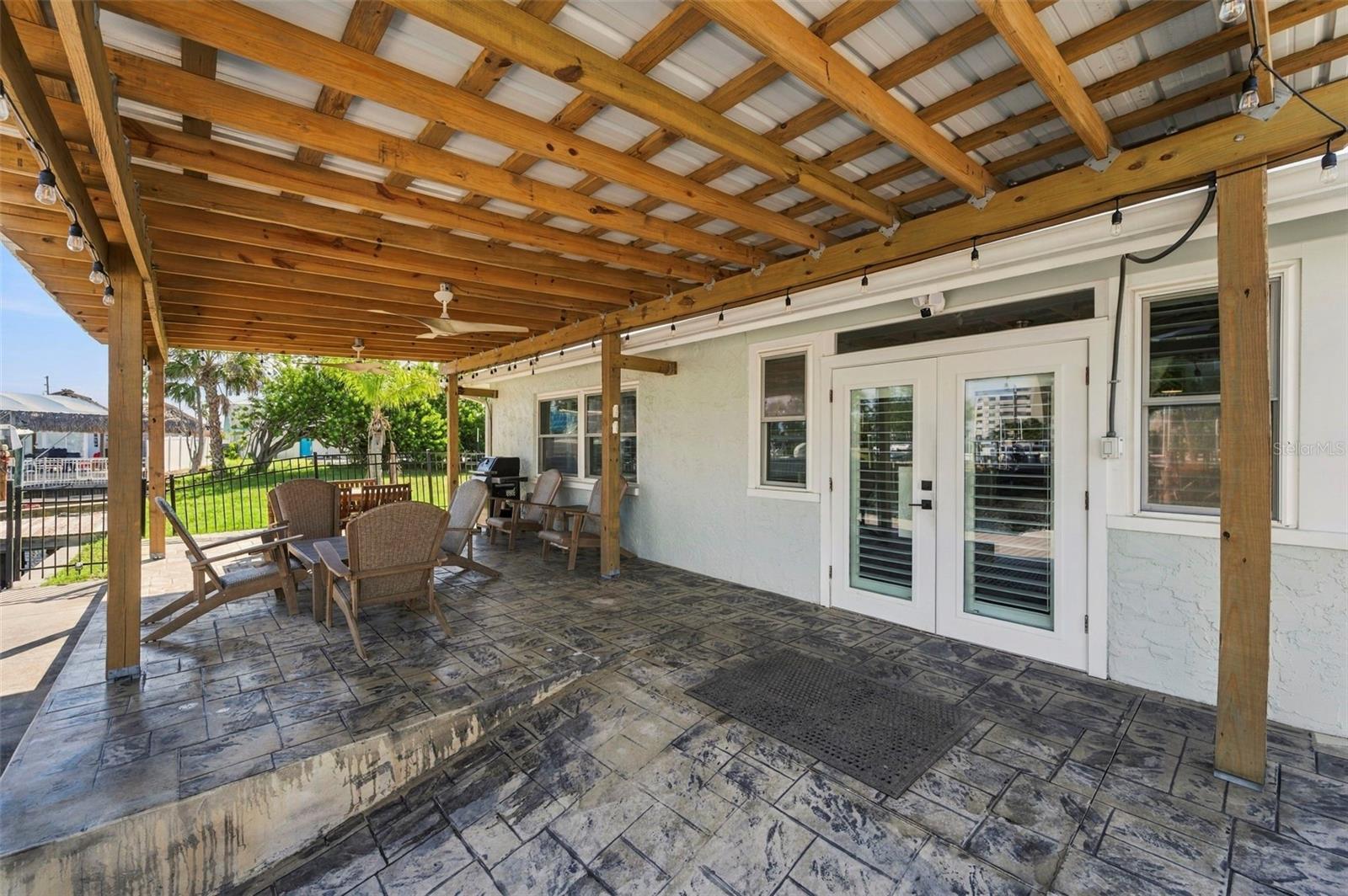 6027 BEVERLY DR