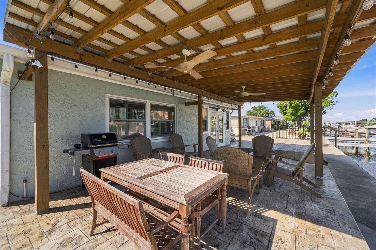 6027 BEVERLY DR