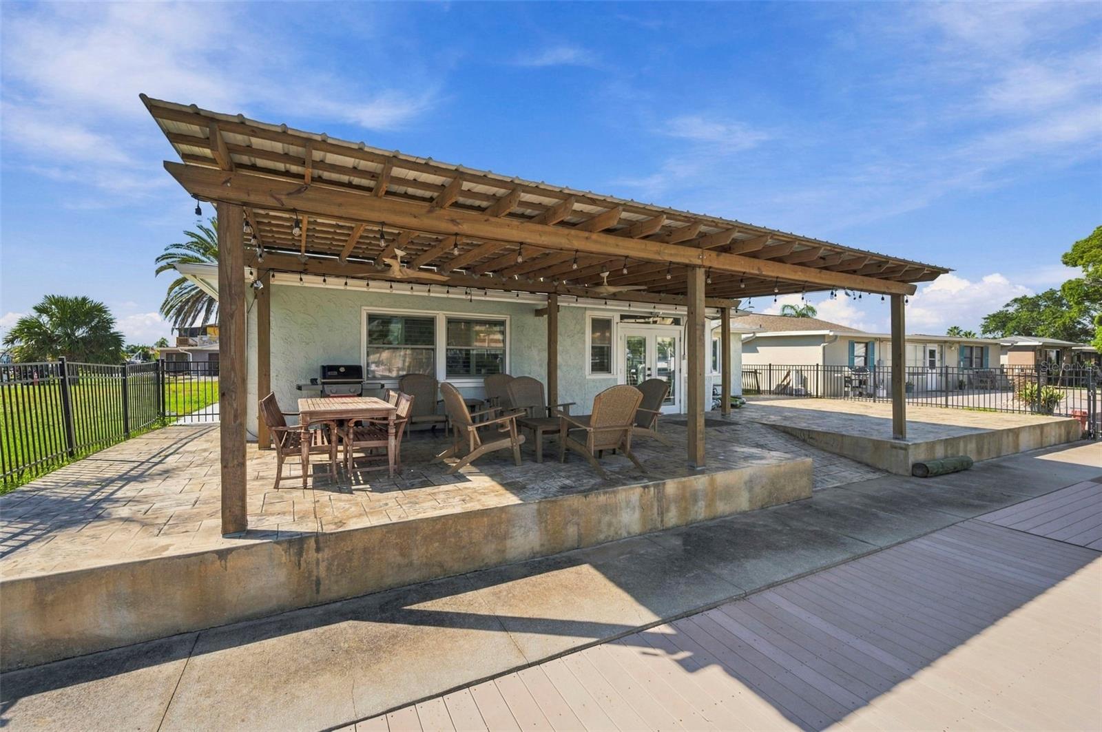 6027 BEVERLY DR