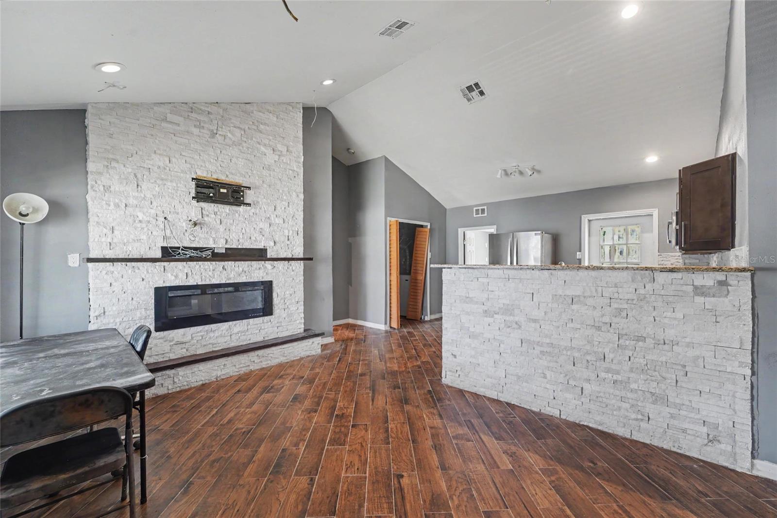 6706 SANDRA DR