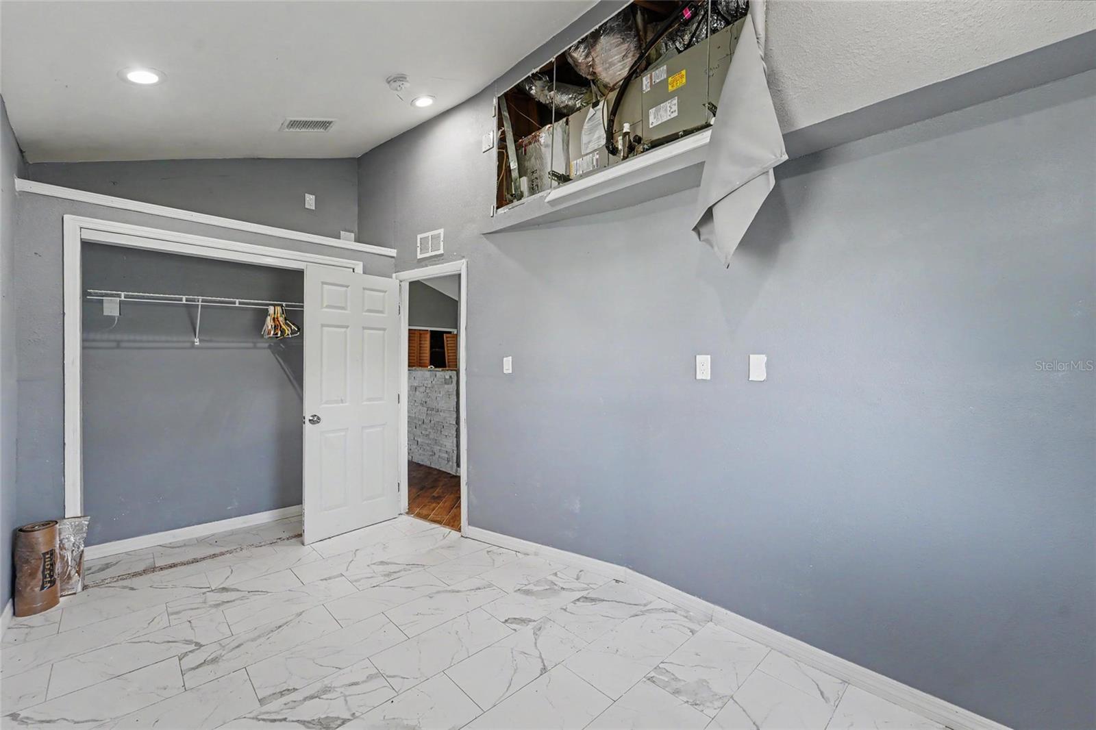6706 SANDRA DR