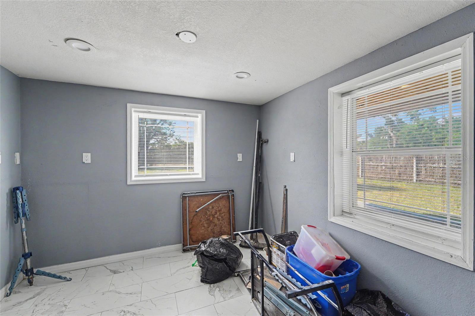 6706 SANDRA DR