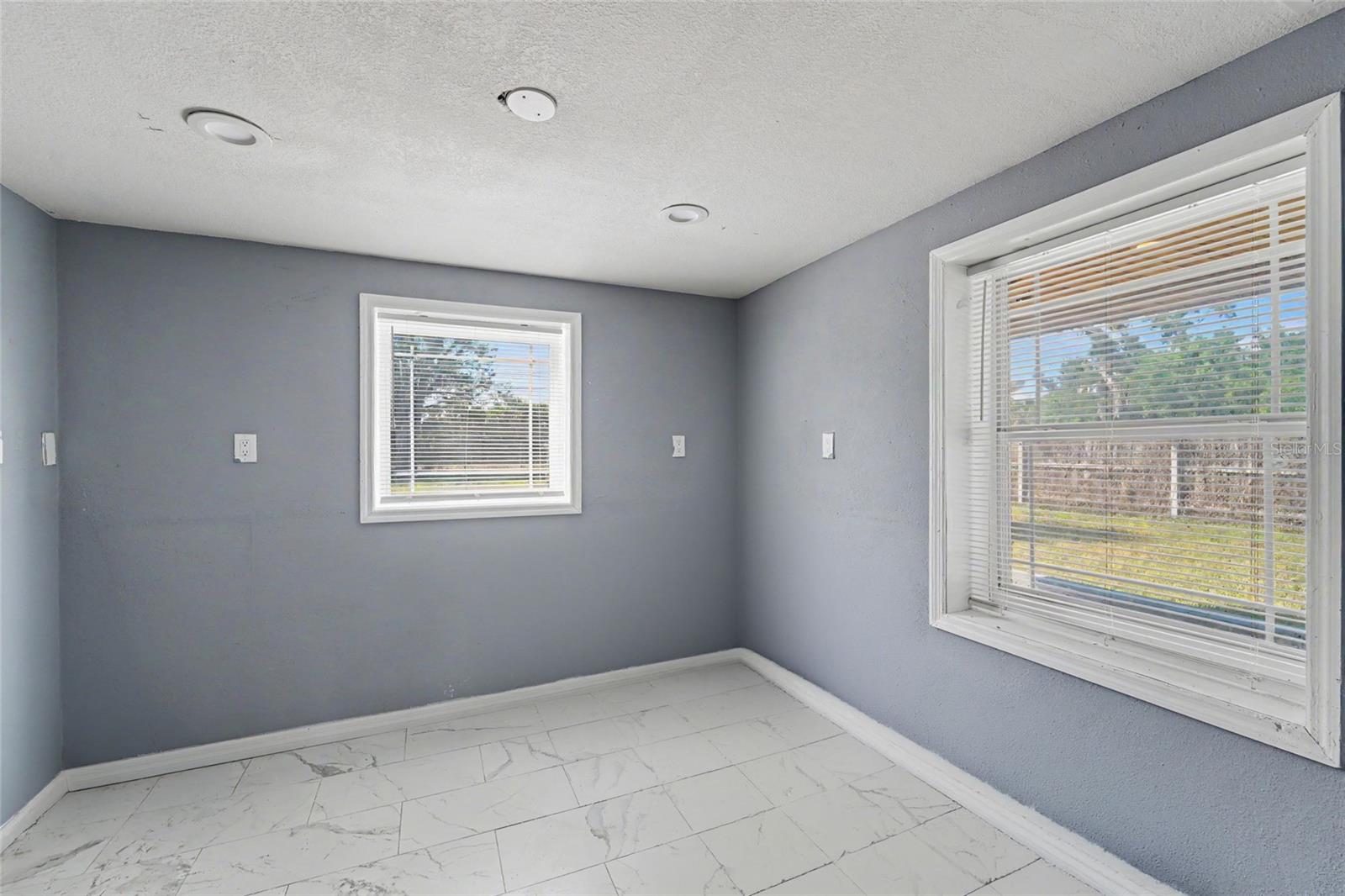 6706 SANDRA DR