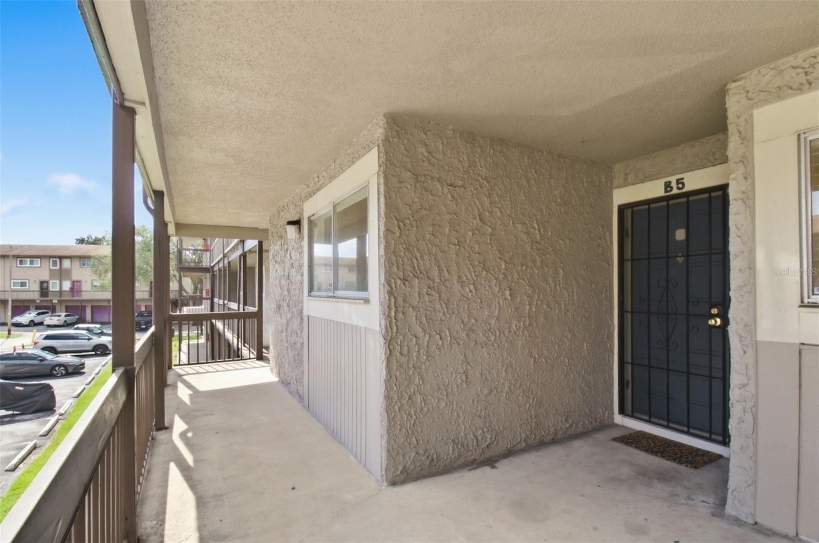 6308 NEWTOWN CIR #8B5